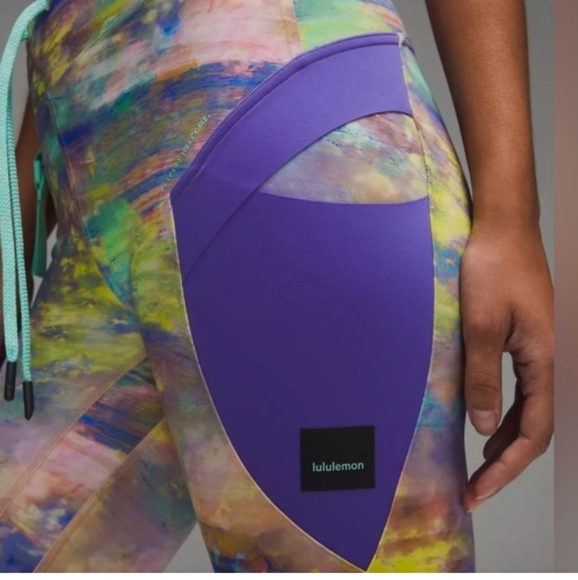 Lululemon Cargo Super-High-Rise Hiking Tight" - Picture 3 of 6